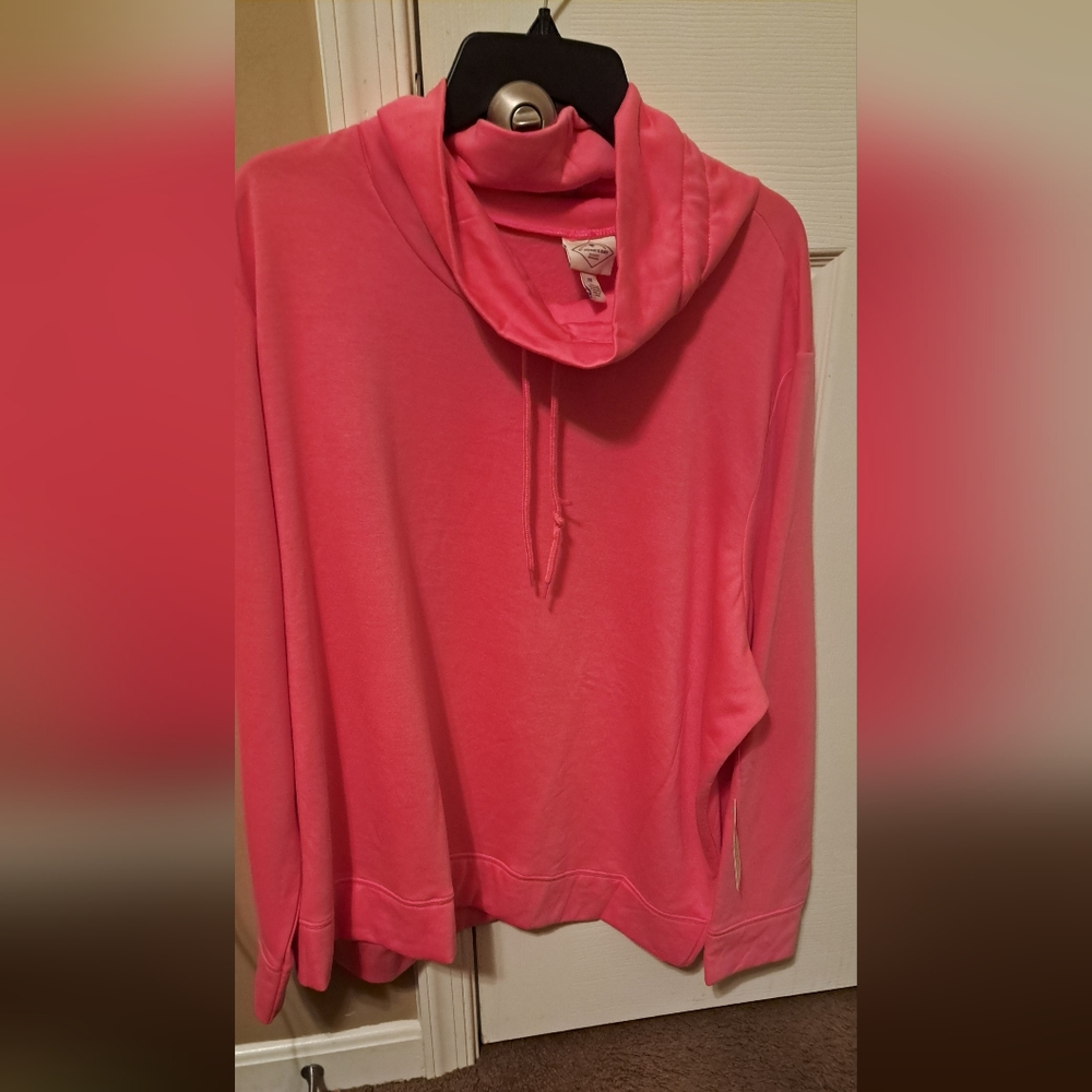 Women's St. John Bay sport and top. NWT